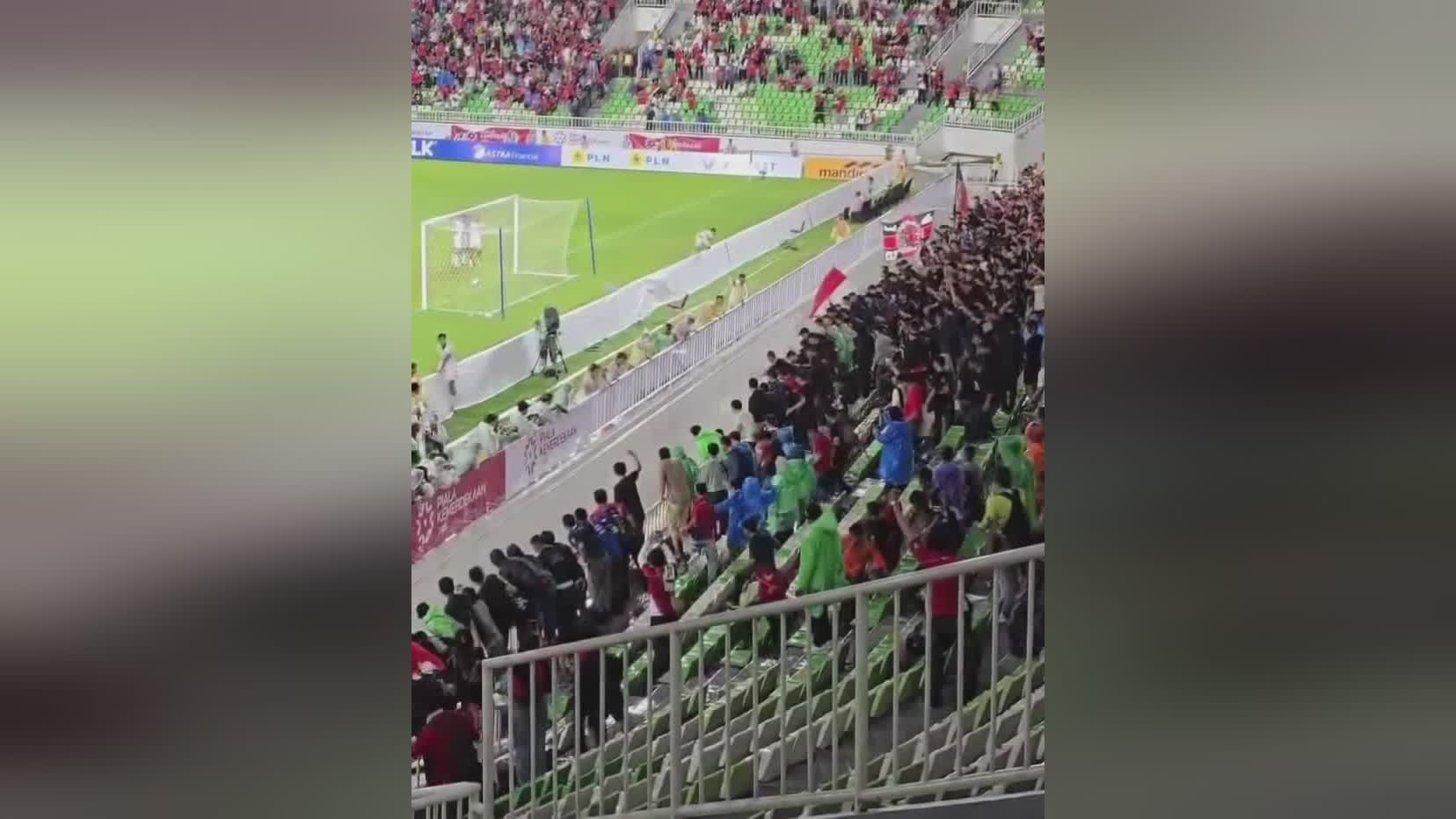 在球场和看