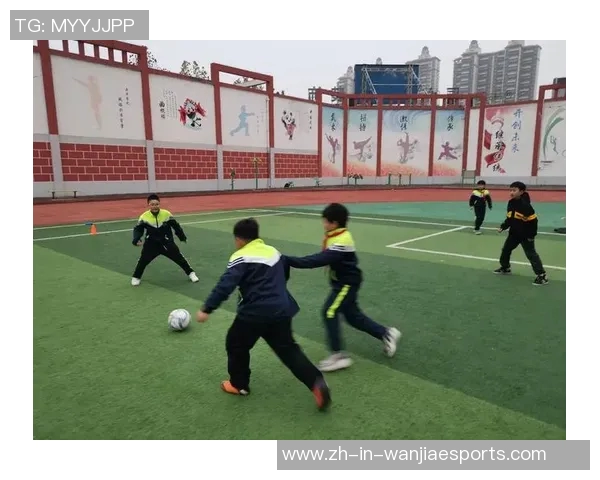 足球场上的小球星欢快奔跑，展现无限潜力与梦想的卡通风采